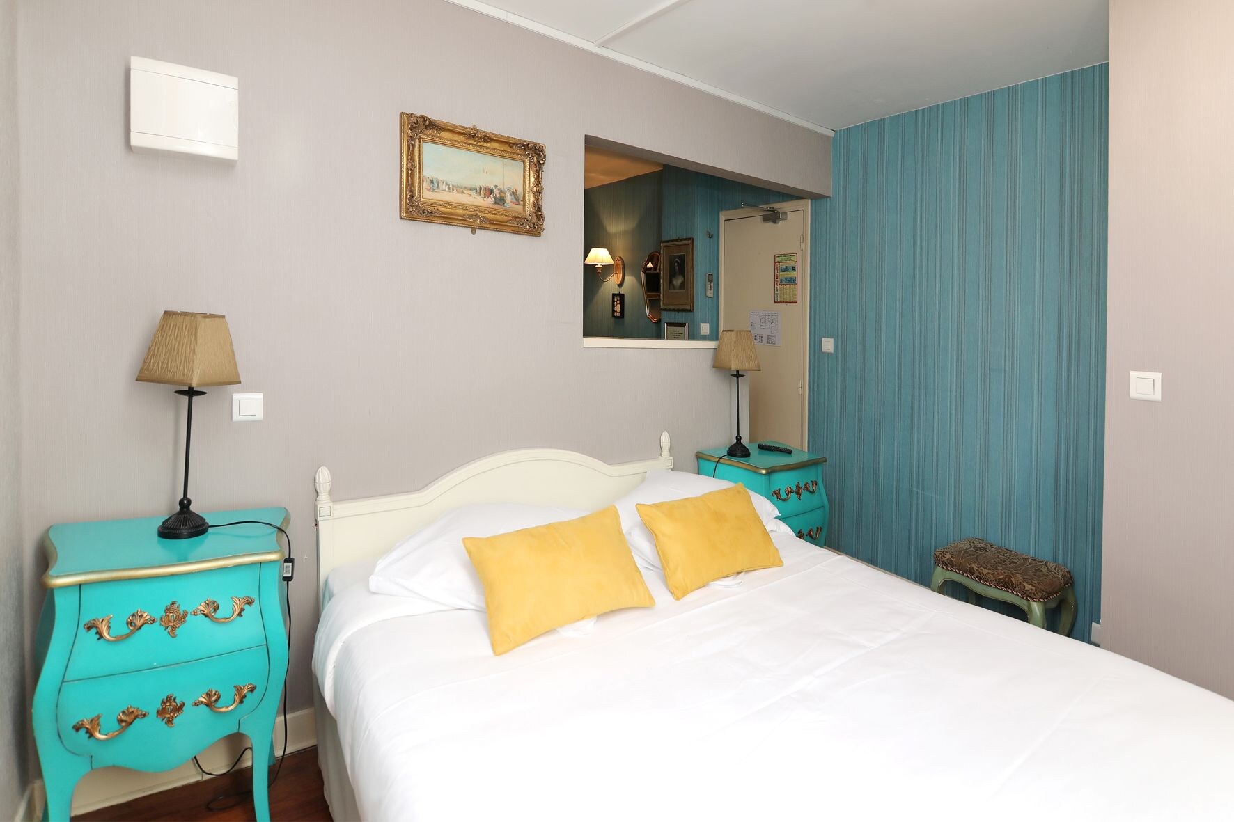 Mini, Superior, Suite, Queen Bed