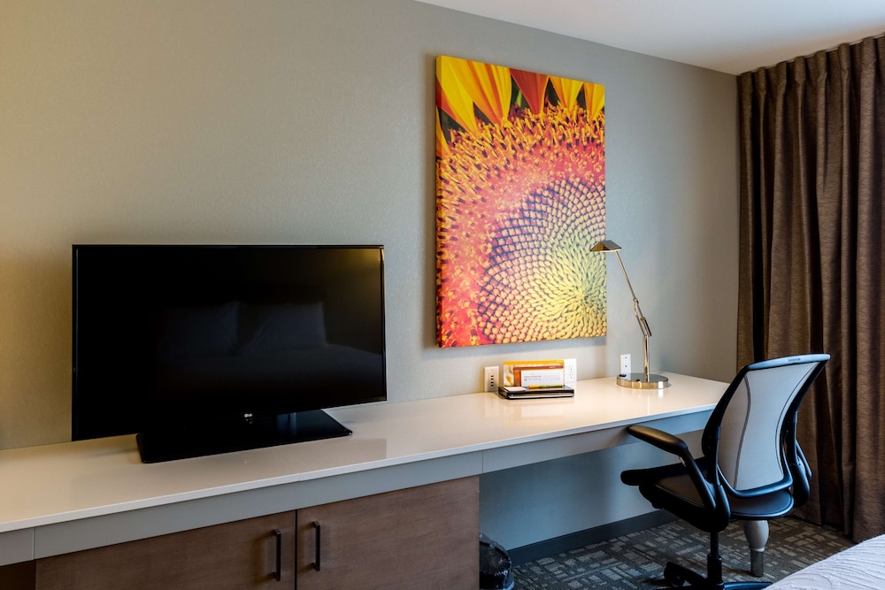 HILTON GARDEN INN SALINA 48/51