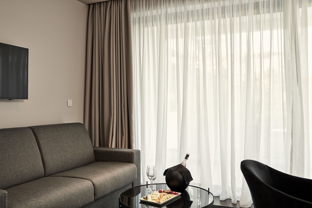 AZUR HOTEL 30/50