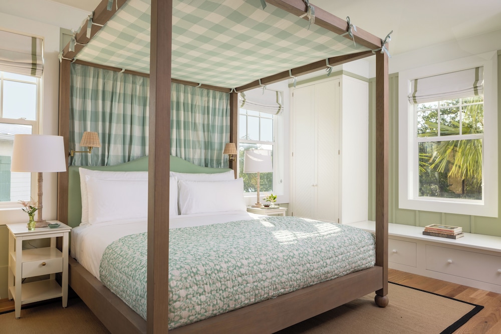 The Dunlin, Auberge Collection 10/50