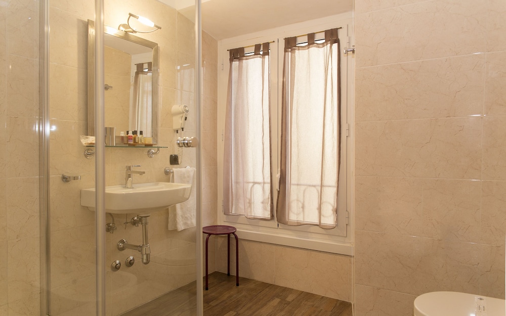 Inn Rome Rooms & Suites 44/50
