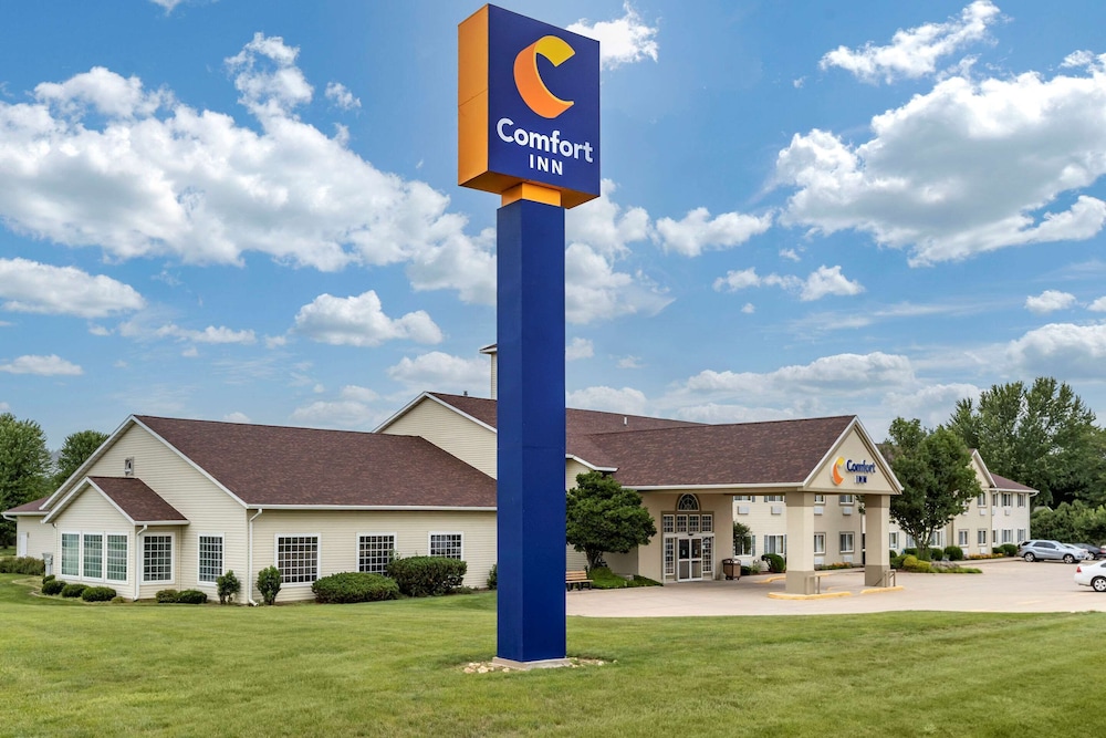 Comfort Inn Dyersville Near Field of Dreams 1/22