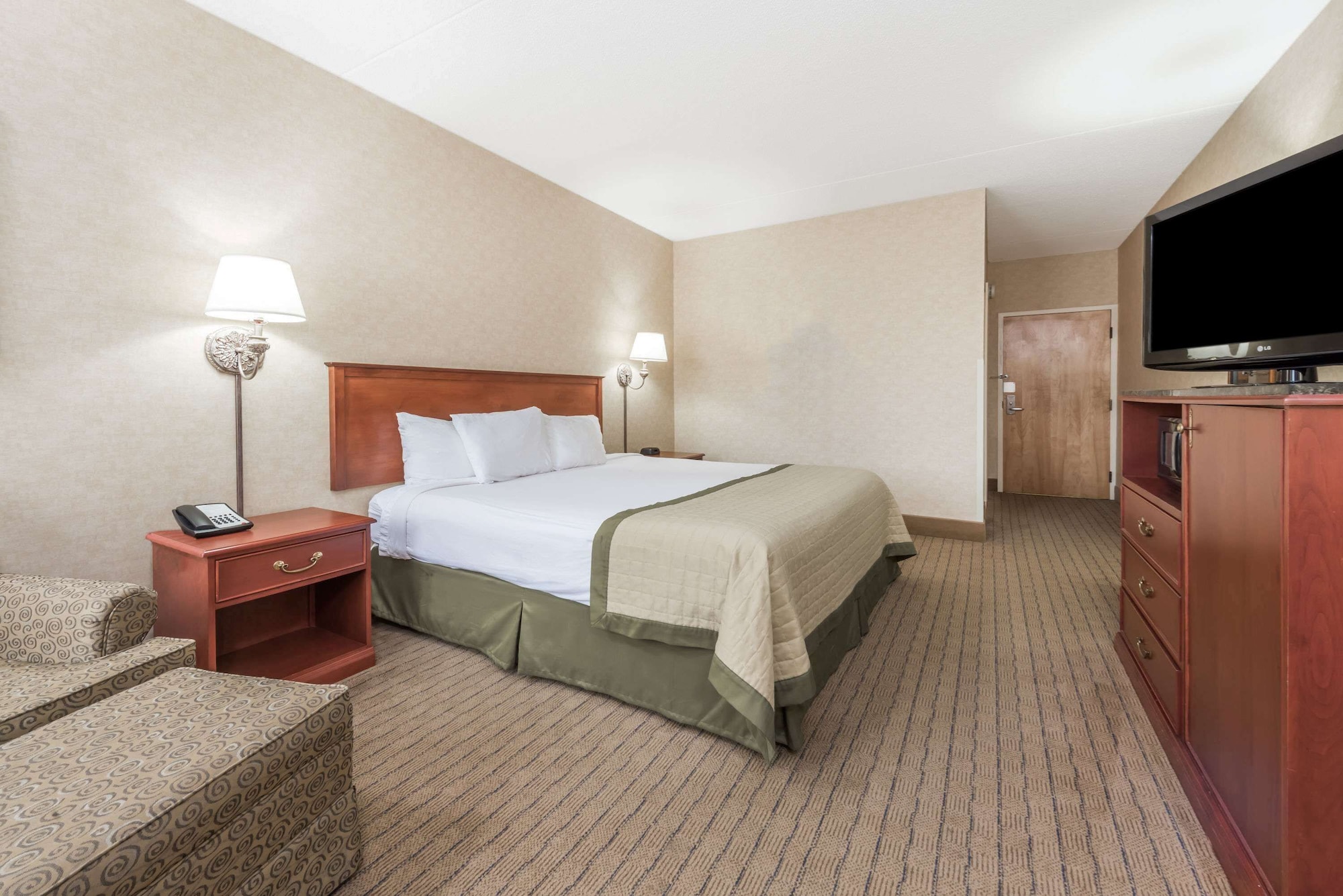 Room, King Bed, Baymont By Wyndham Indianapolis South 8/10