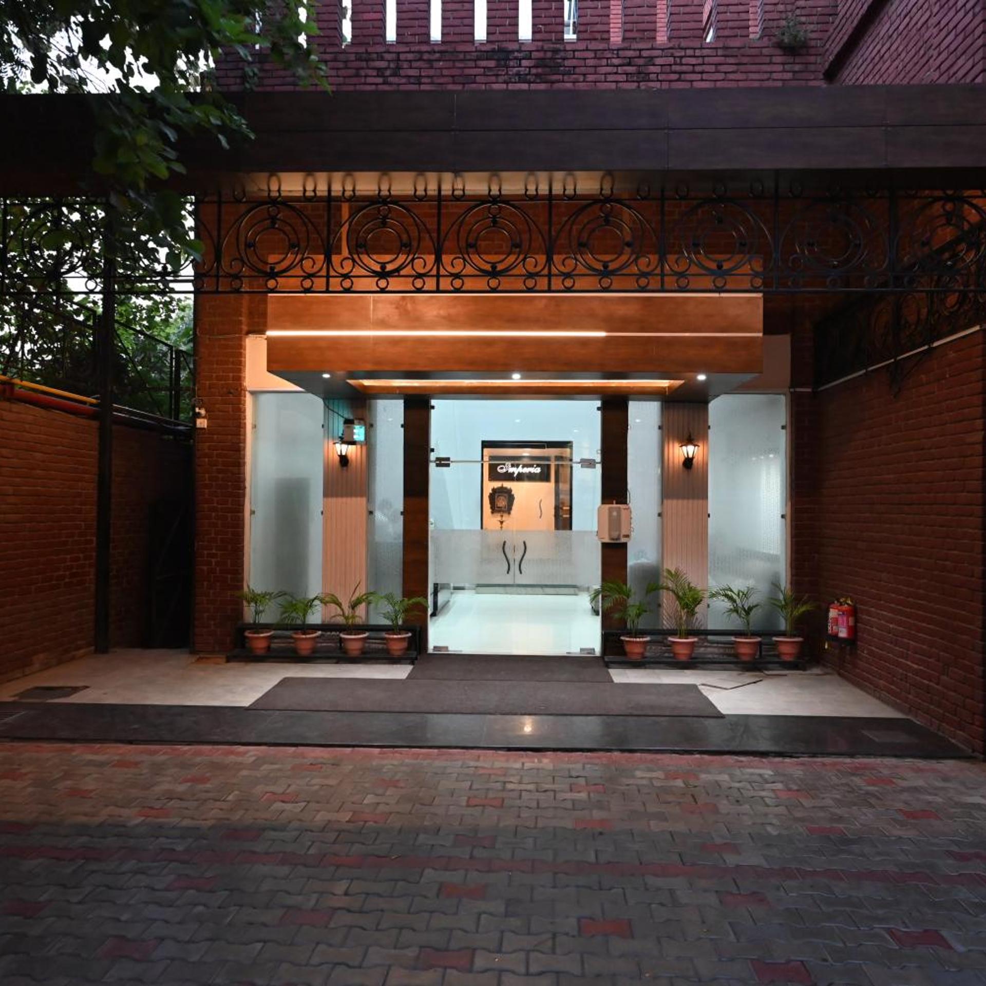 Little Chef Hotel 8/55
