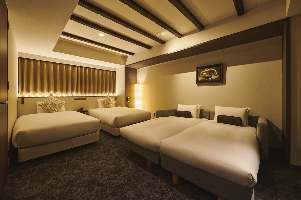 Deluxe, Twin Beds, Sofa