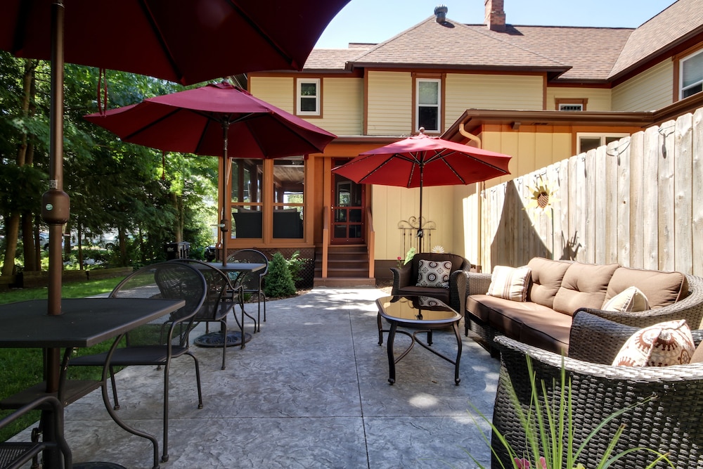 Twin Oaks Inn 49/69