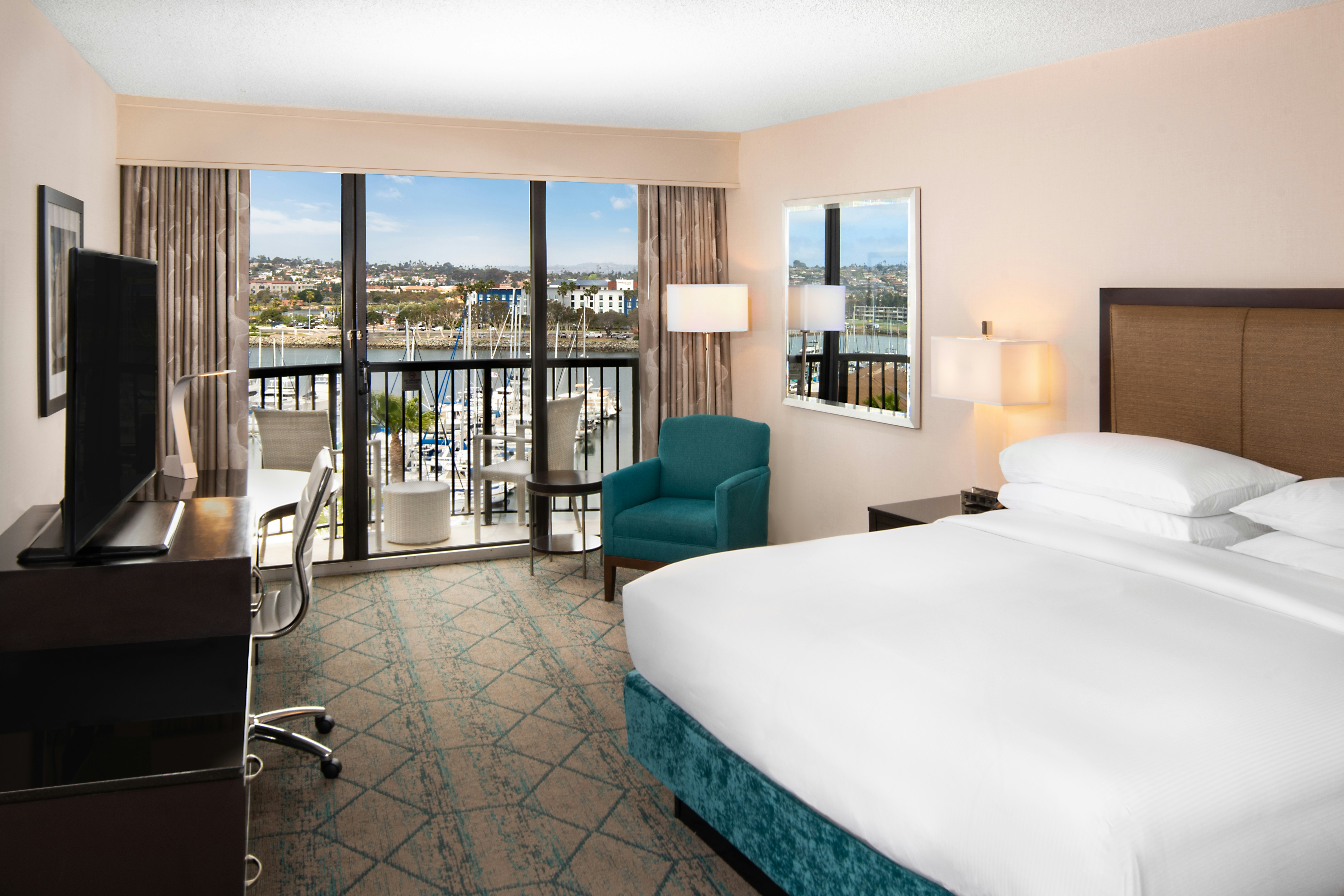 ROOM, KING BED, MARINA VIEW