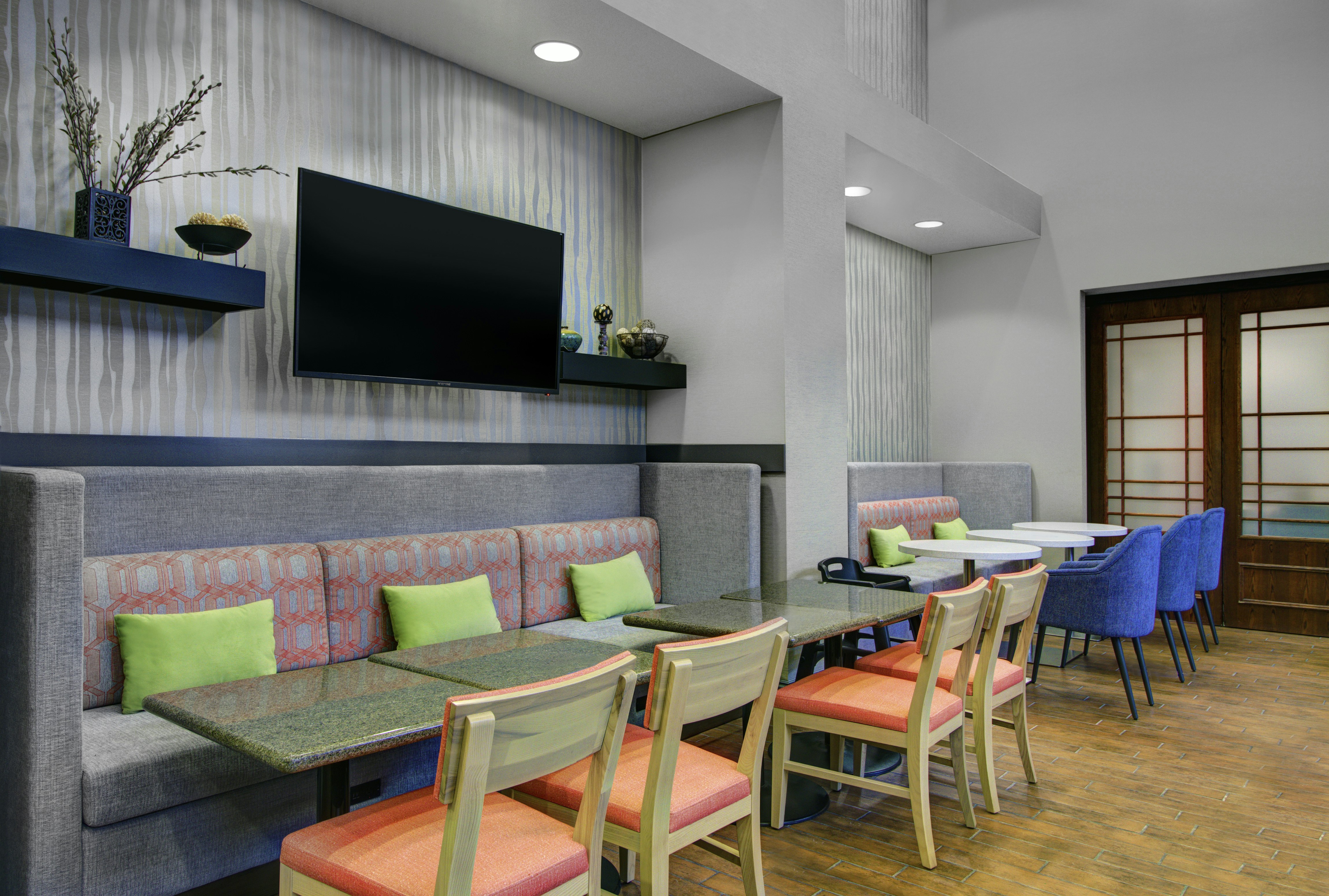 Hampton Inn & Suites Syracuse Dewitt 31/34