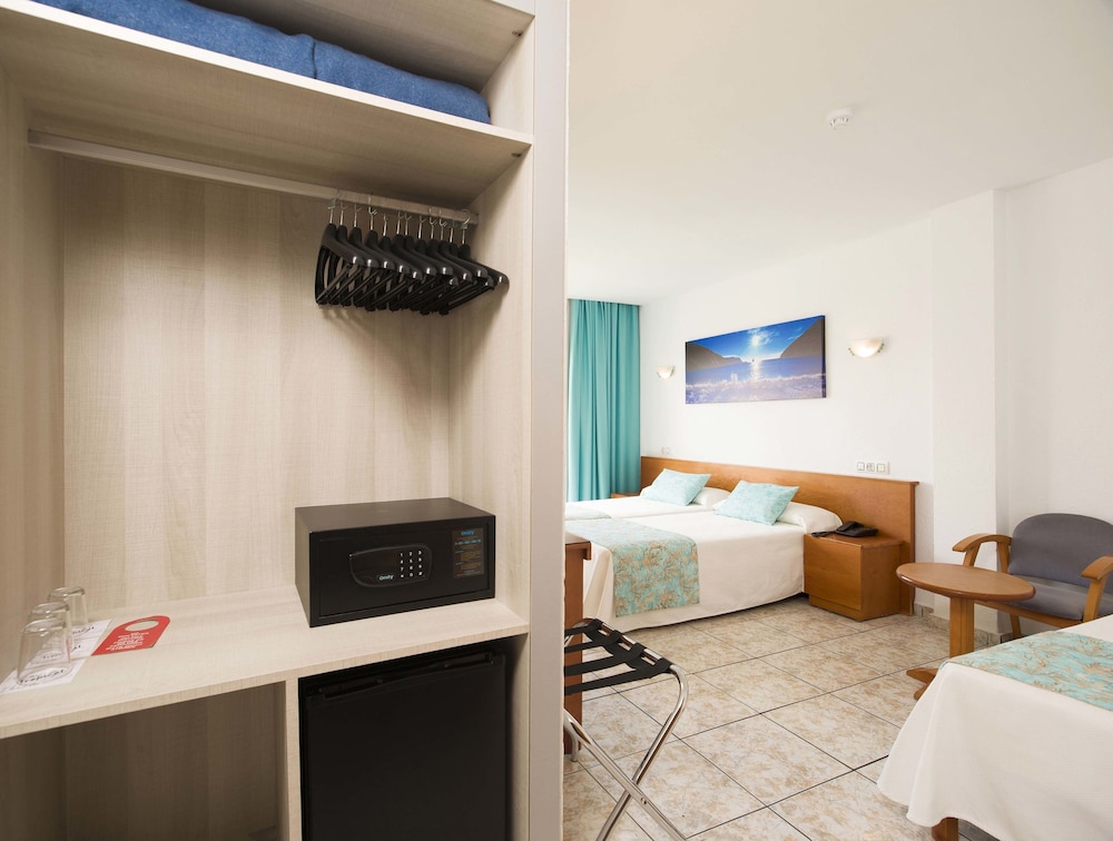Hotel Tropical Ibiza 42/45