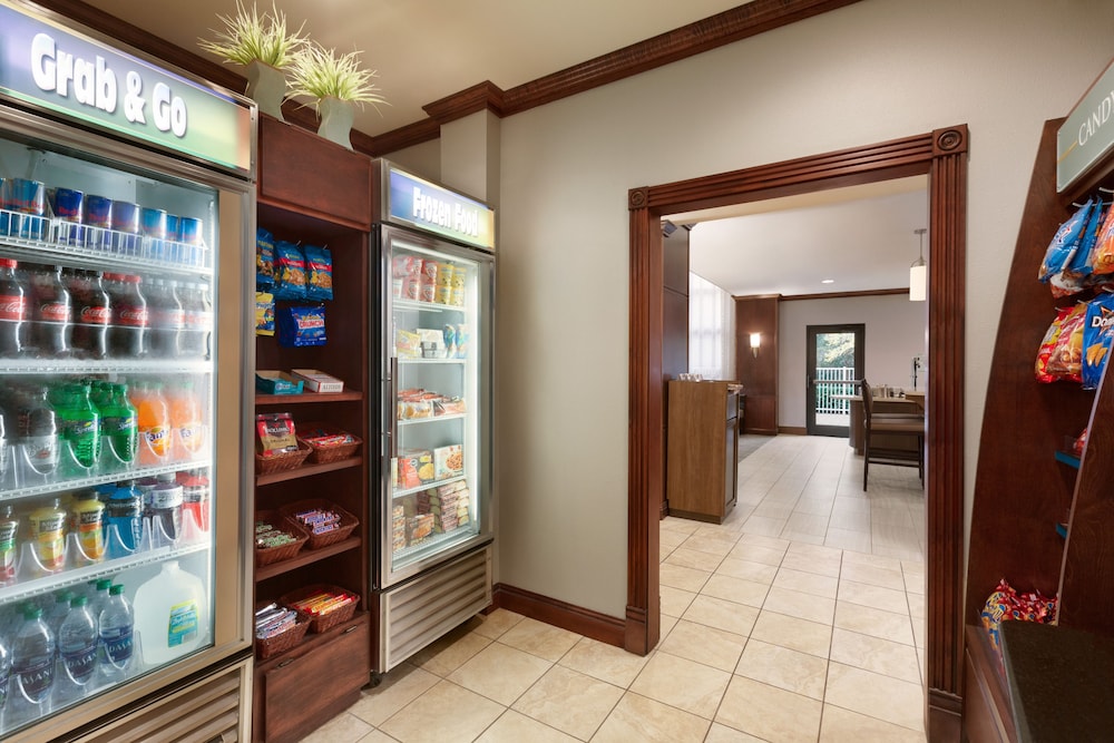 Staybridge Suites Tampa East Brandon 38/54