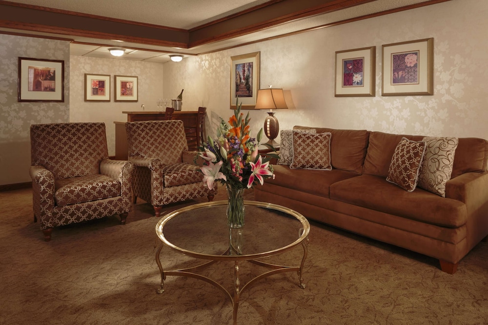 Maverick Hotel And Casino By Red Lion Hotels 35/66