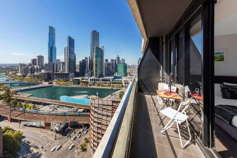 Aura On Flinders Serviced Apartment 3/78