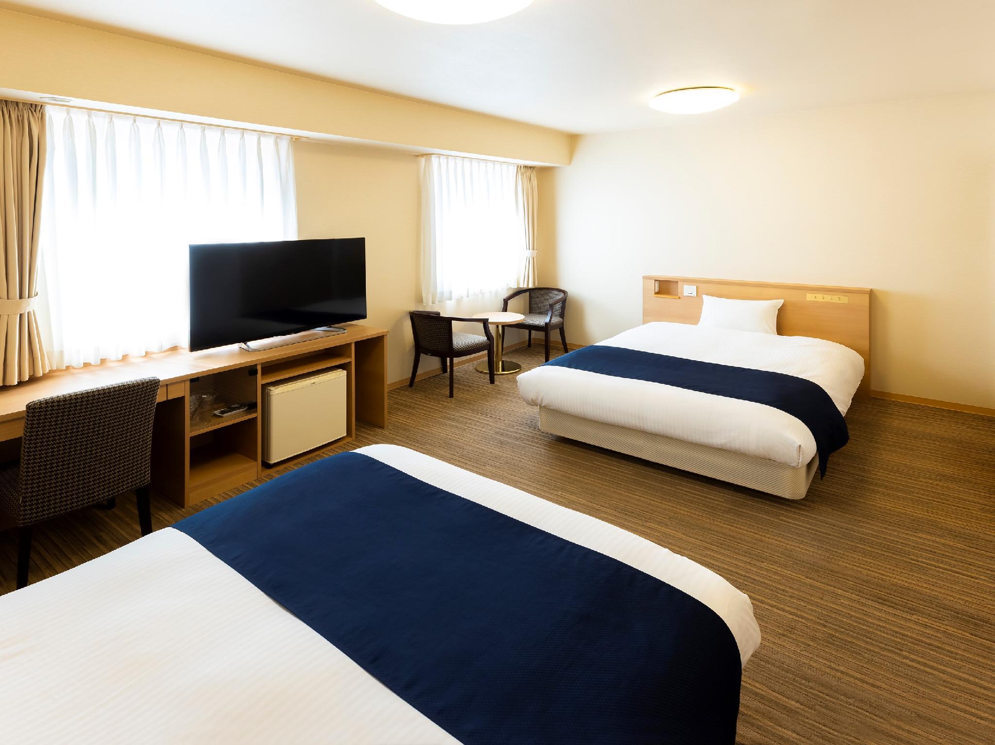 Room, Semi Double Bed, Twin Beds