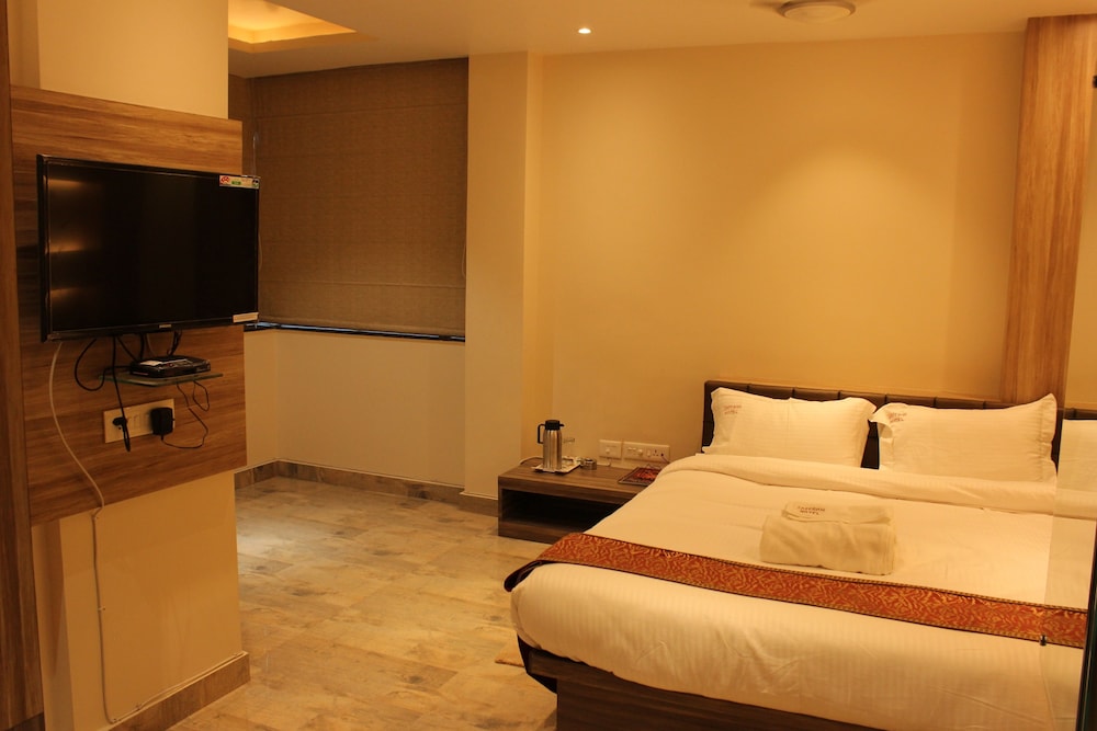 Hotel Saffron 32/50