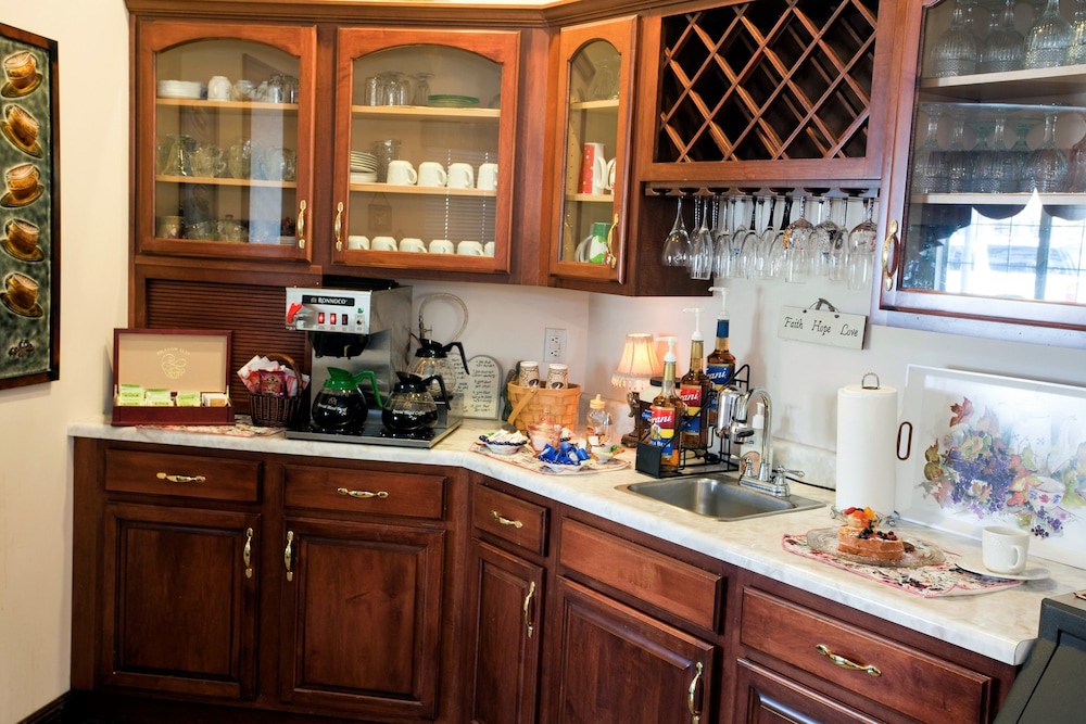 Bradford House Bed & Breakfast 49/54