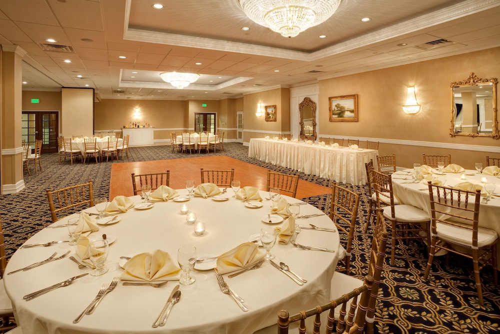 HOLIDAY INN WILLIAMSPORT 47/52