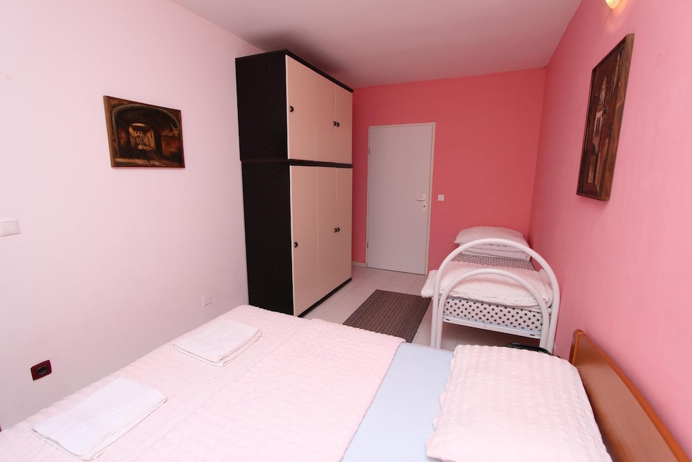 1 BEDROOM, APARTMENT