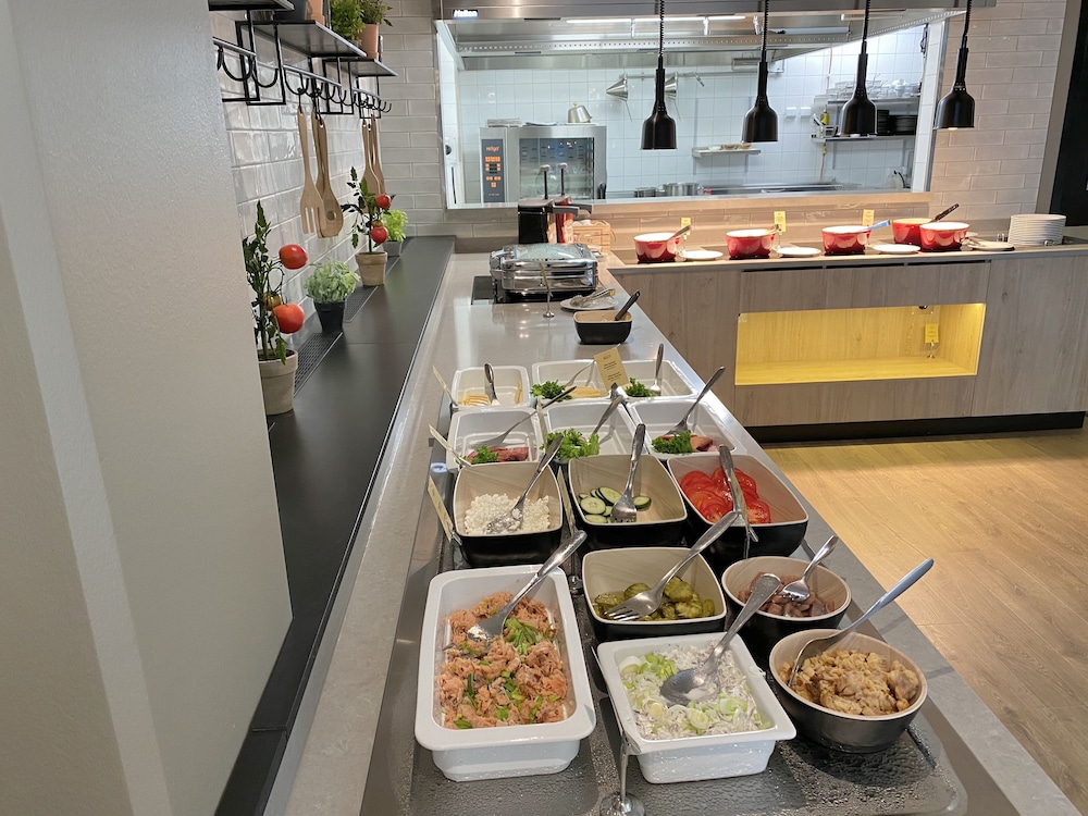 restaurant cafeteria