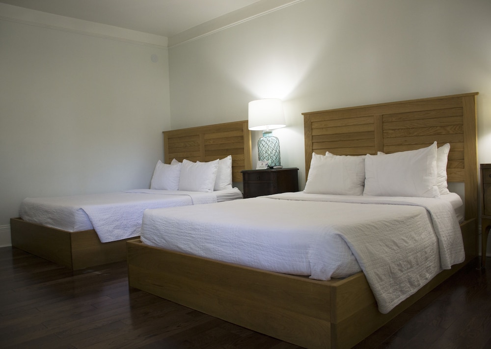 DELUXE, DOUBLE BED, ADULT ONLY