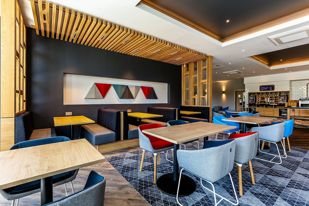 Holiday Inn Express Bicester 46/49