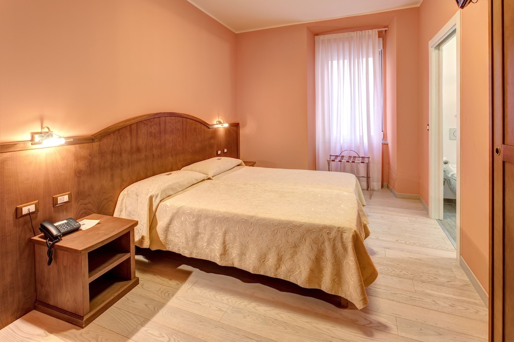 Hotel Italia 28/61