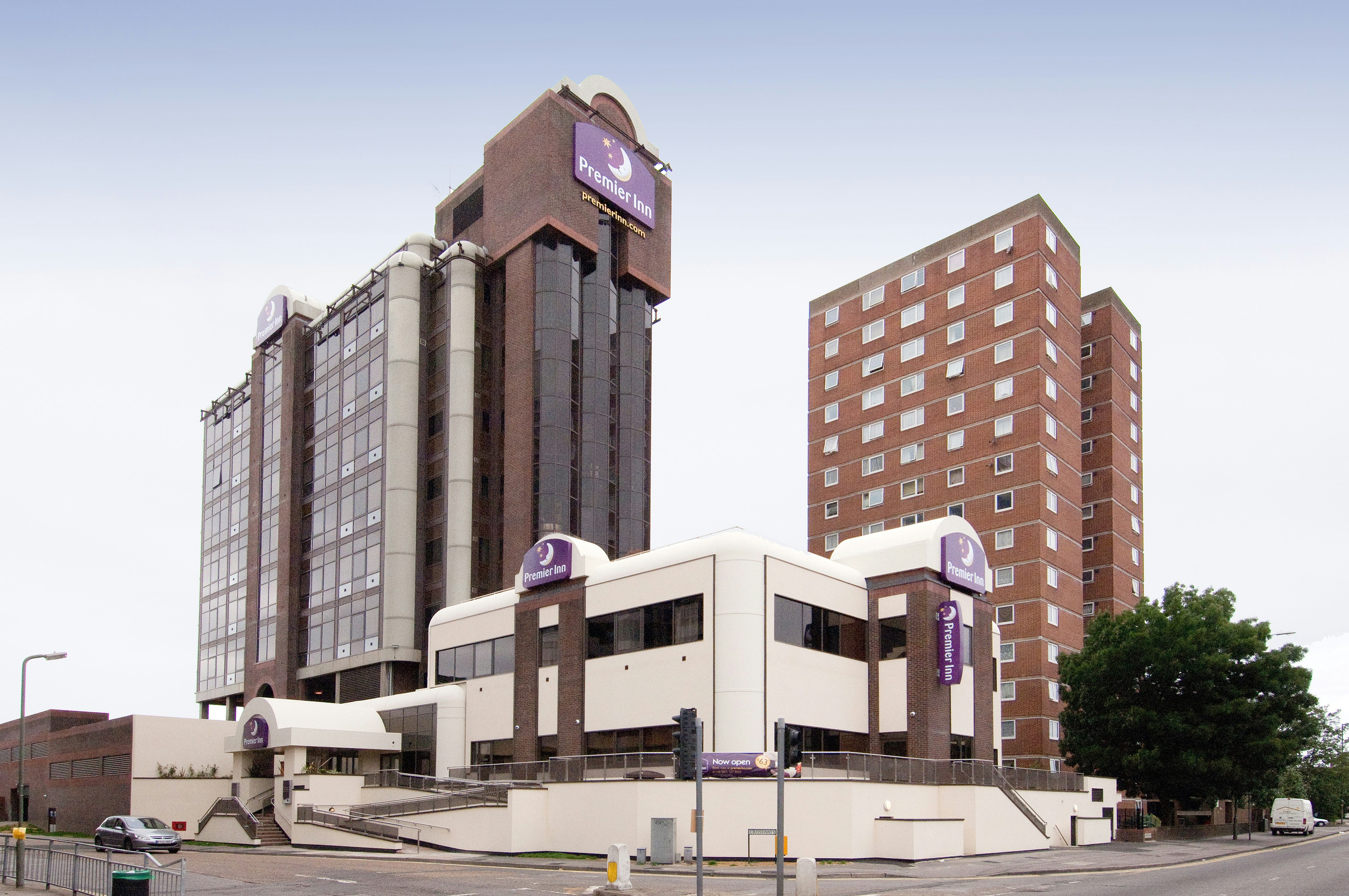 Premier Inn Sunbury (Kempton Park) 30/33
