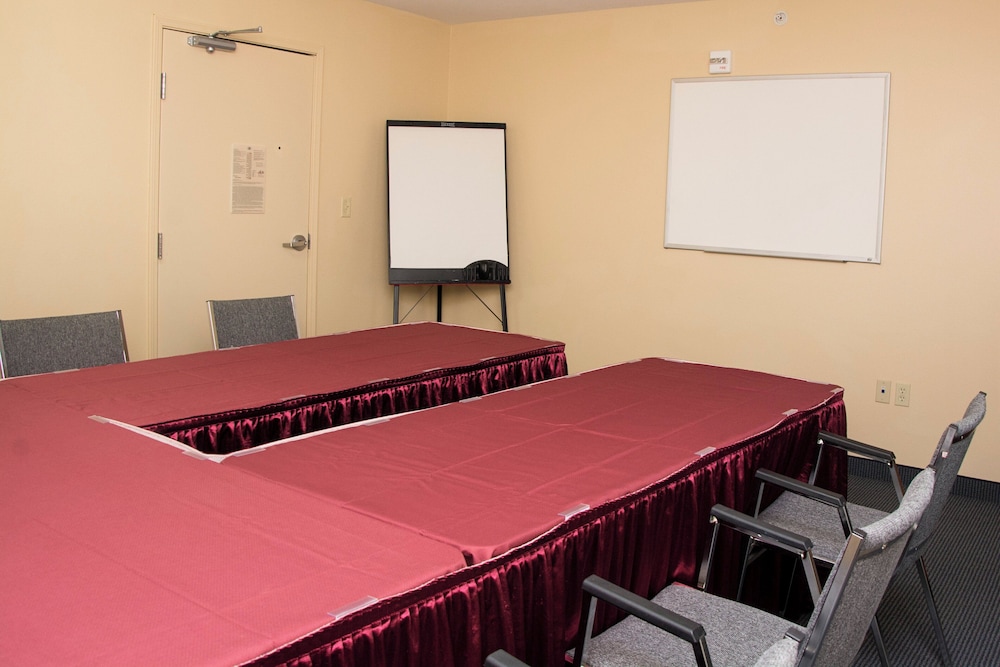 Candlewood Suites Kalamazoo 44/50