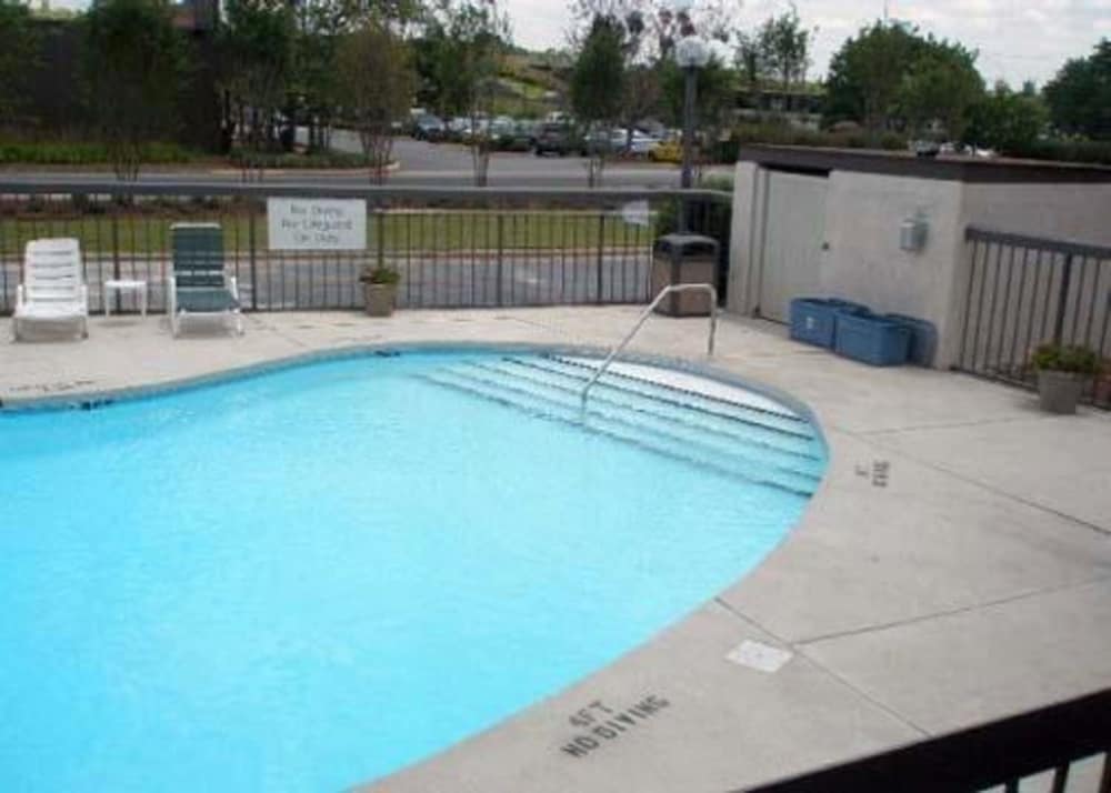 Quality Inn Roanoke Rapids thumb 2
