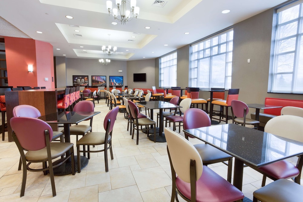 Drury Inn and Suites Cincinnati Sharonville 29/37