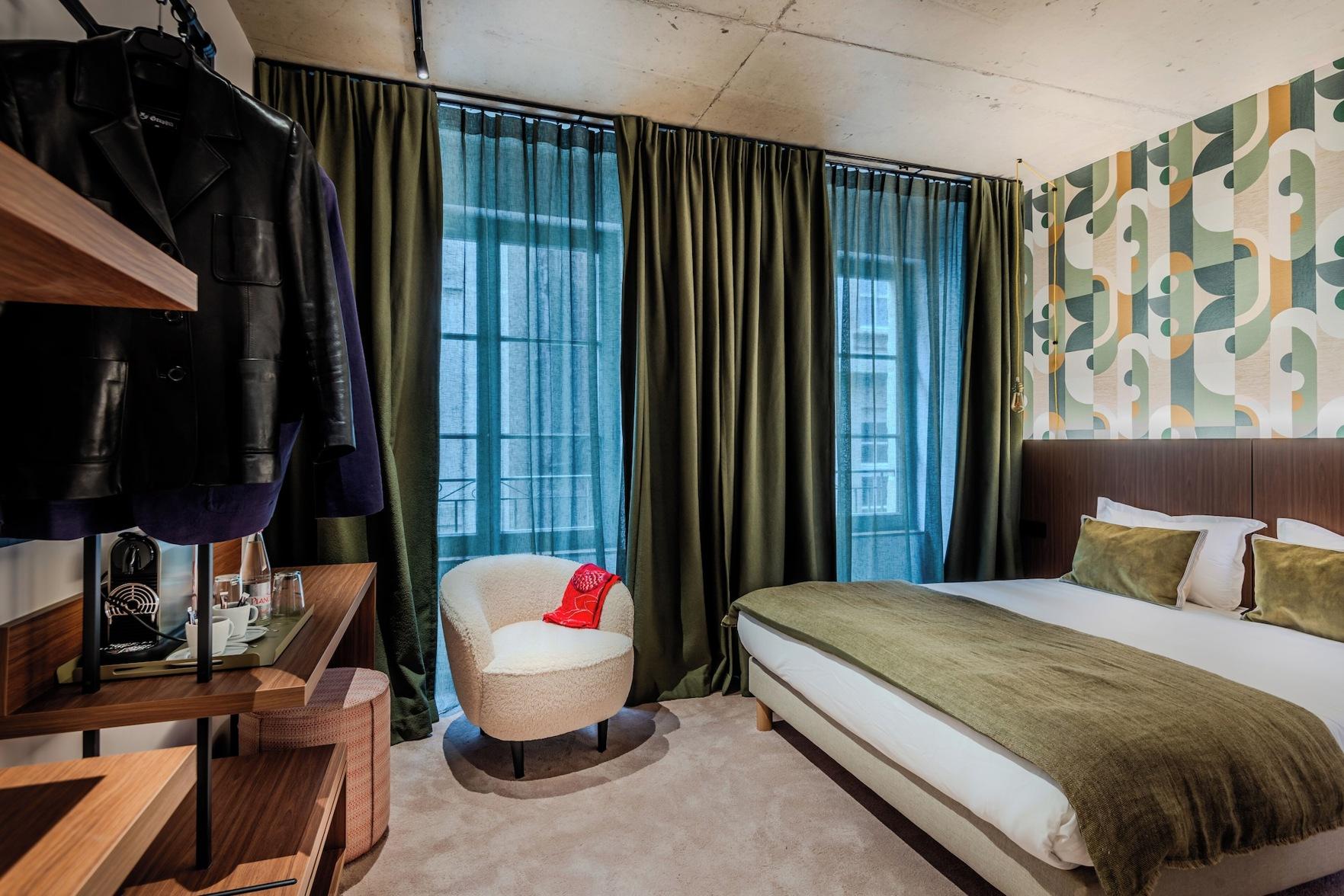 Deluxe, Queen Bed