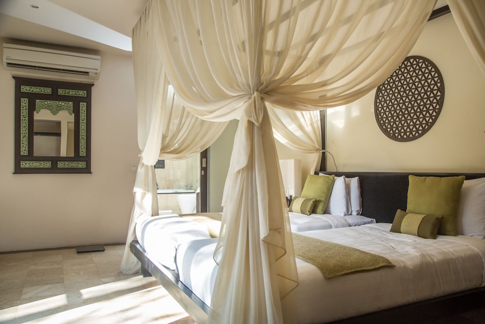 1 BEDROOM, VILLA