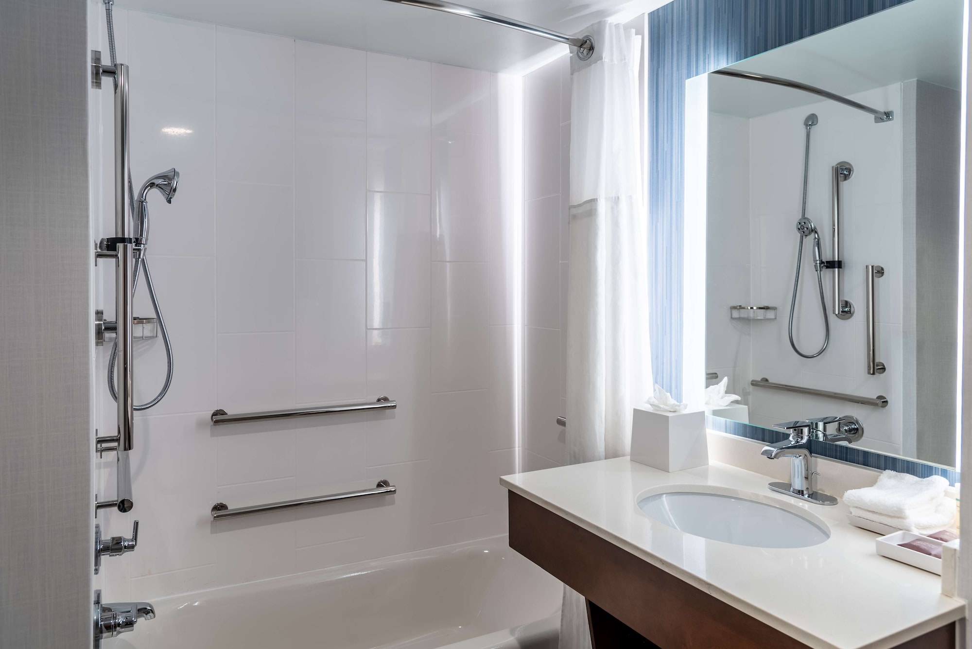 Renovated, Junior Suite, King Bed, Accessible، Hilton Garden Inn Arlington Courthouse Plaza 6/9