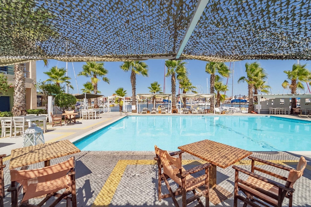 Ianos Hotel 20/24