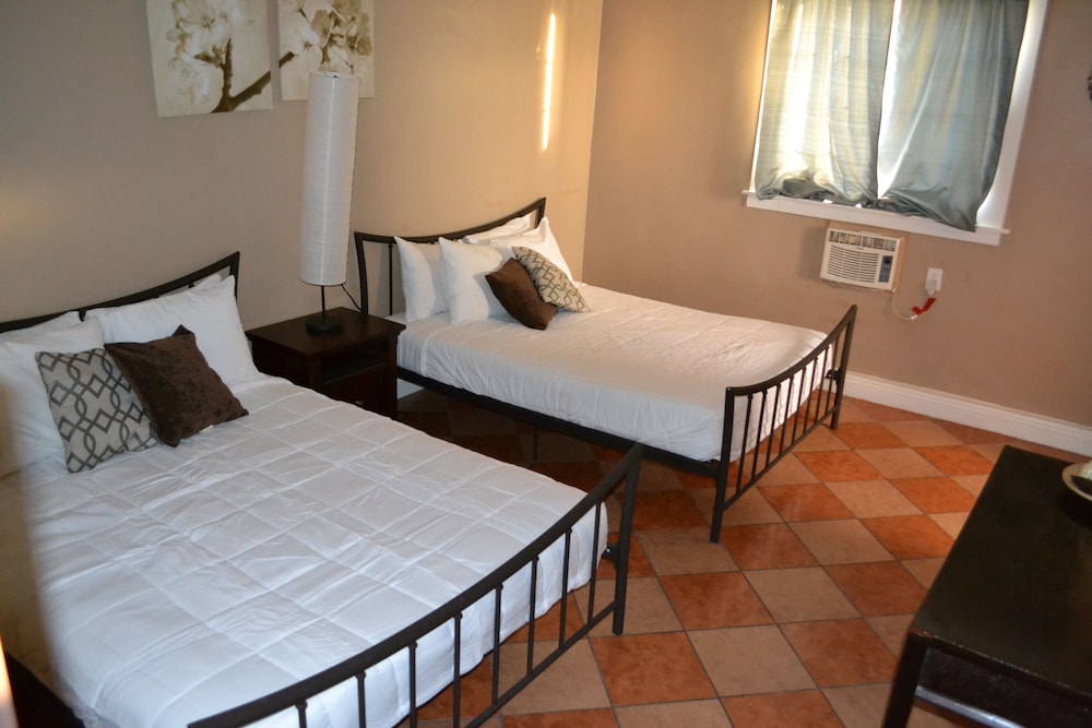 Monterey Inn Hotel 17/50