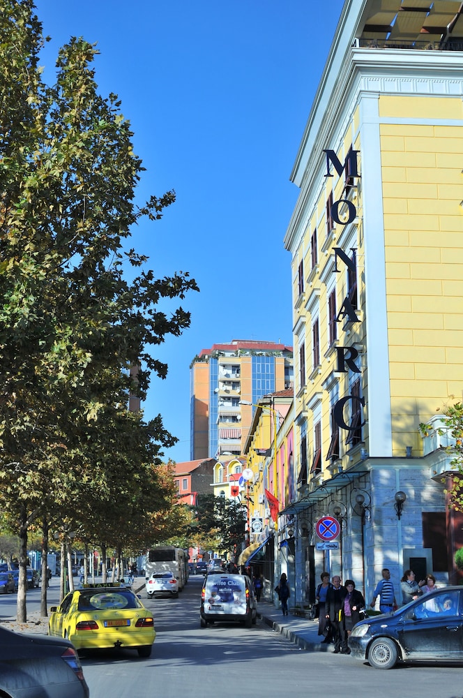Monarc Hotel 57/58