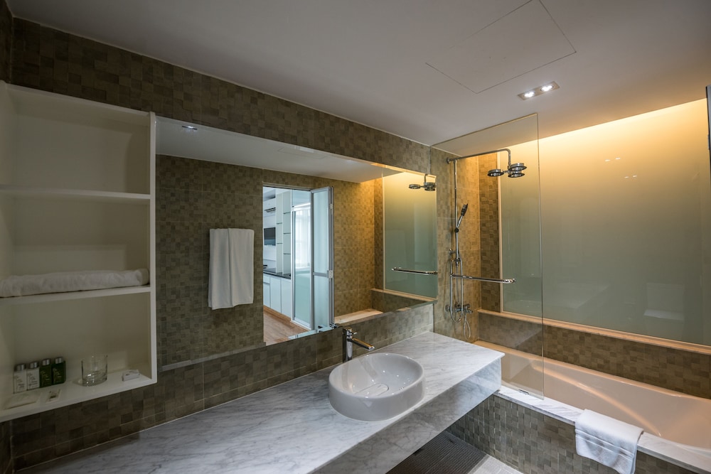 Naki Suites At Silvertown 49/49