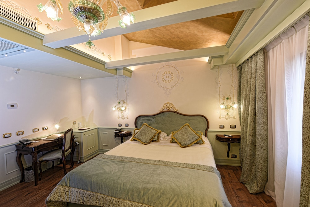 Hotel Monaco & Grand Canal 10/50