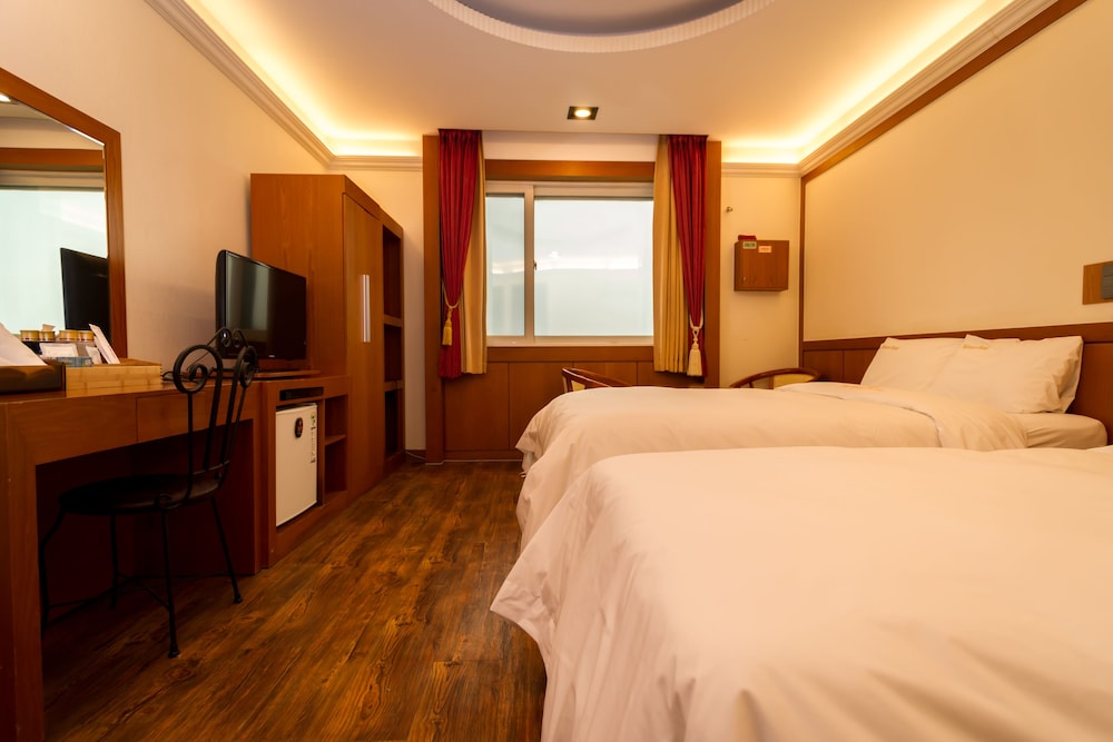 Winners Hotel 5/16