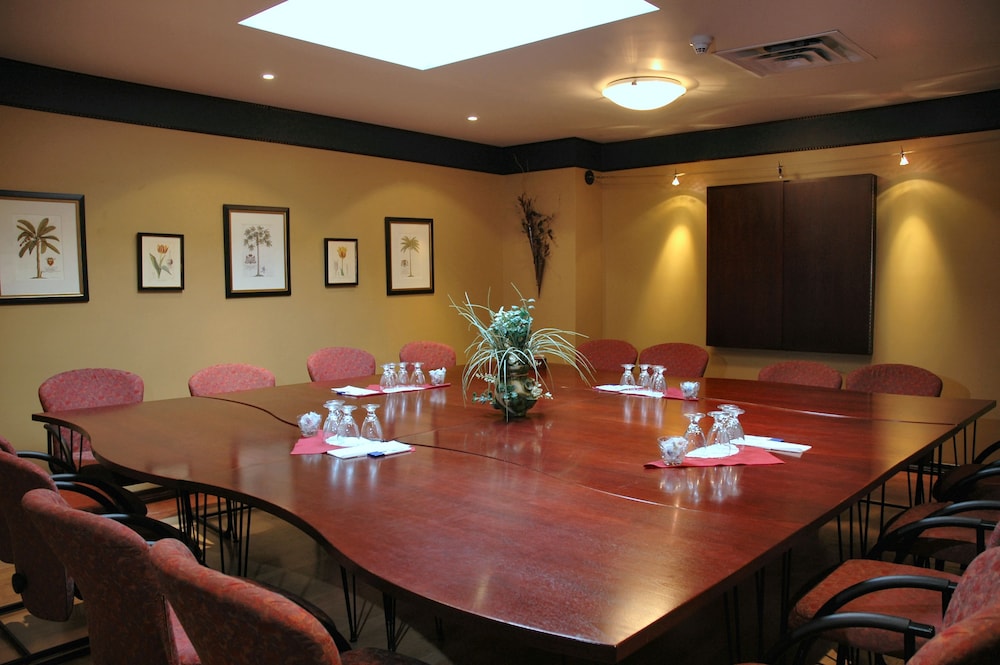 Holiday Inn Express Charlottetown 55/61