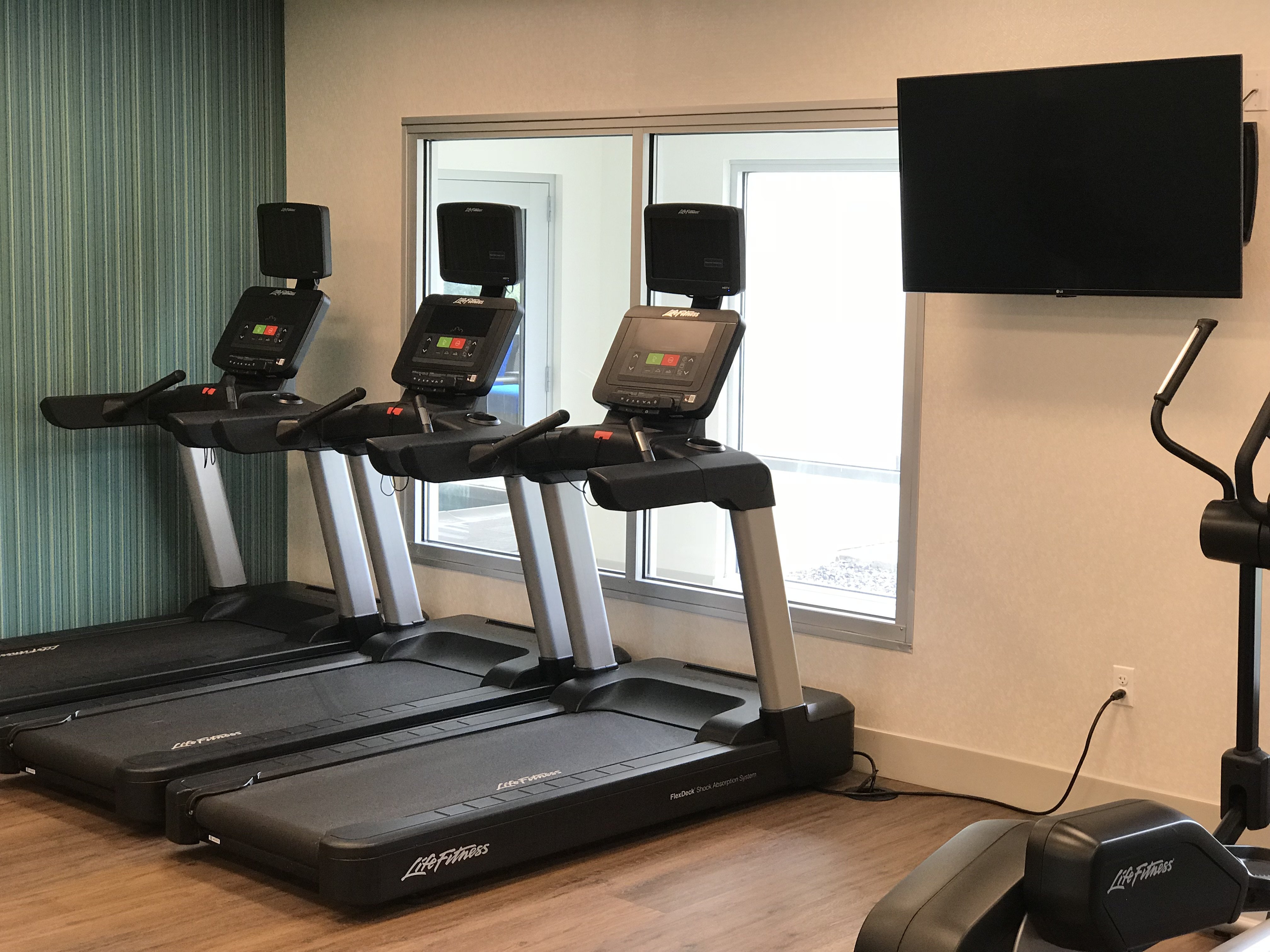 HOLIDAY INN EXPRESS & SUITES HANNIBAL - MEDICAL CENTER 33/53