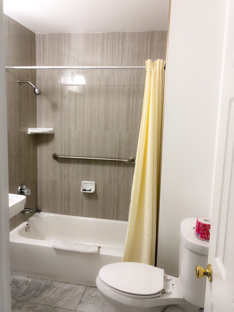 Casa Blanca Inn & Suites 27/67