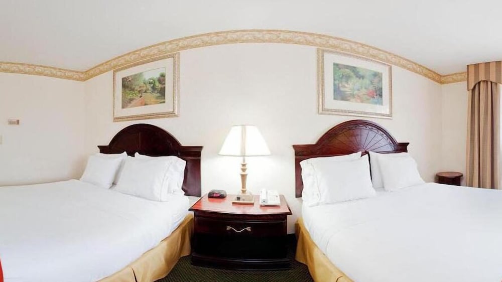 Holiday Inn Express Hotel Suites Gainesville 19/64