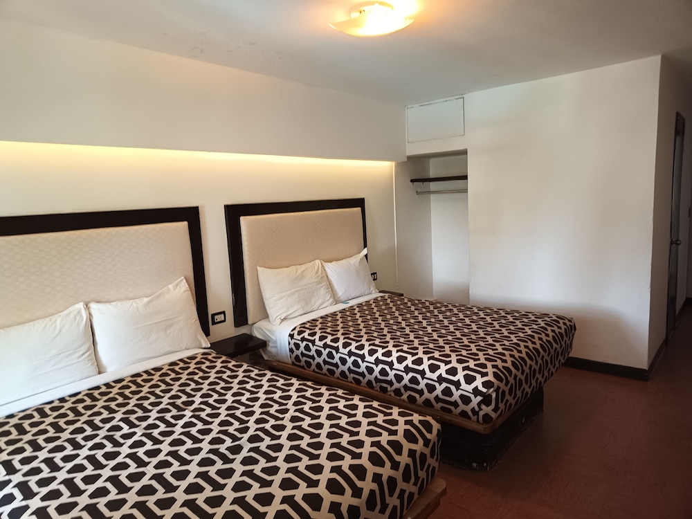 STANDARD, 2 DOUBLE BEDS, SEA VIEW