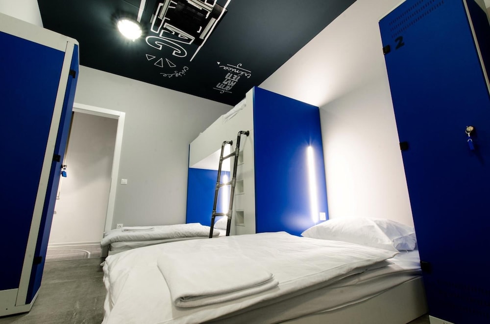 Main Square Hostel 25/40