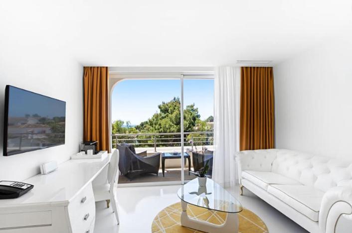 West, Suite, Sea View, South Wing