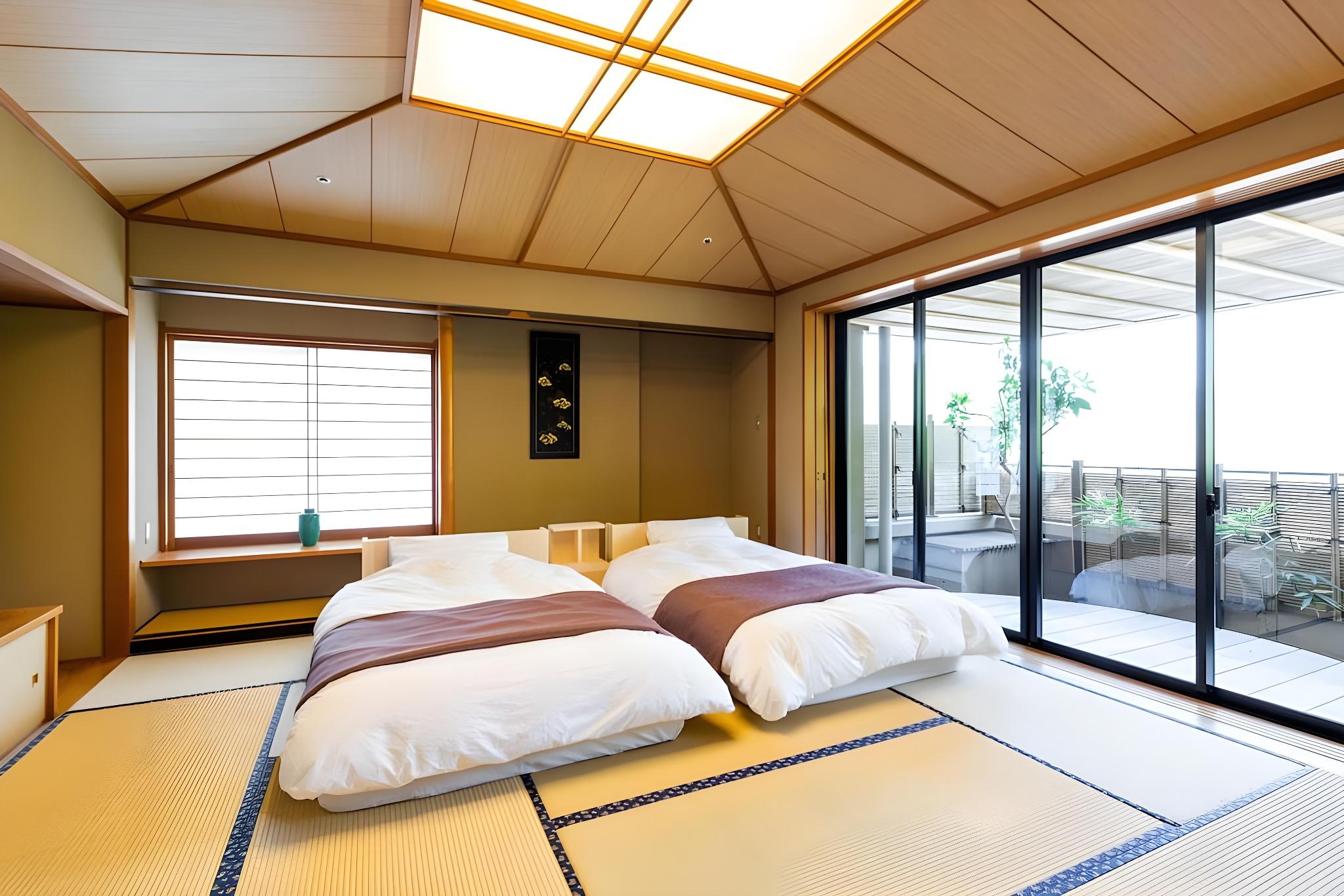 Japanese, 2 Futon Beds, Outdoor Bath