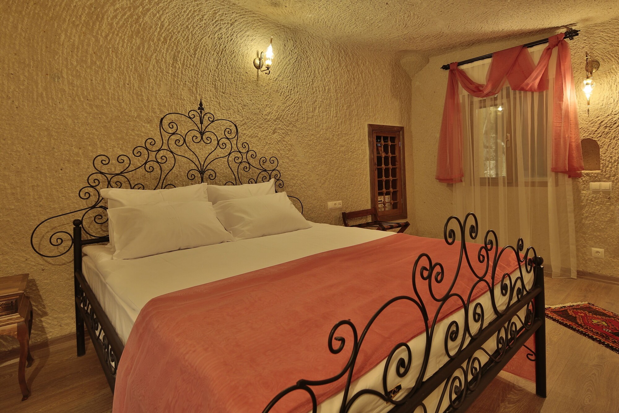 TRADITIONAL, SUITE
