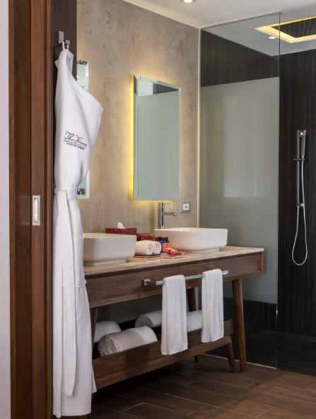 Suite, Partial Sea View