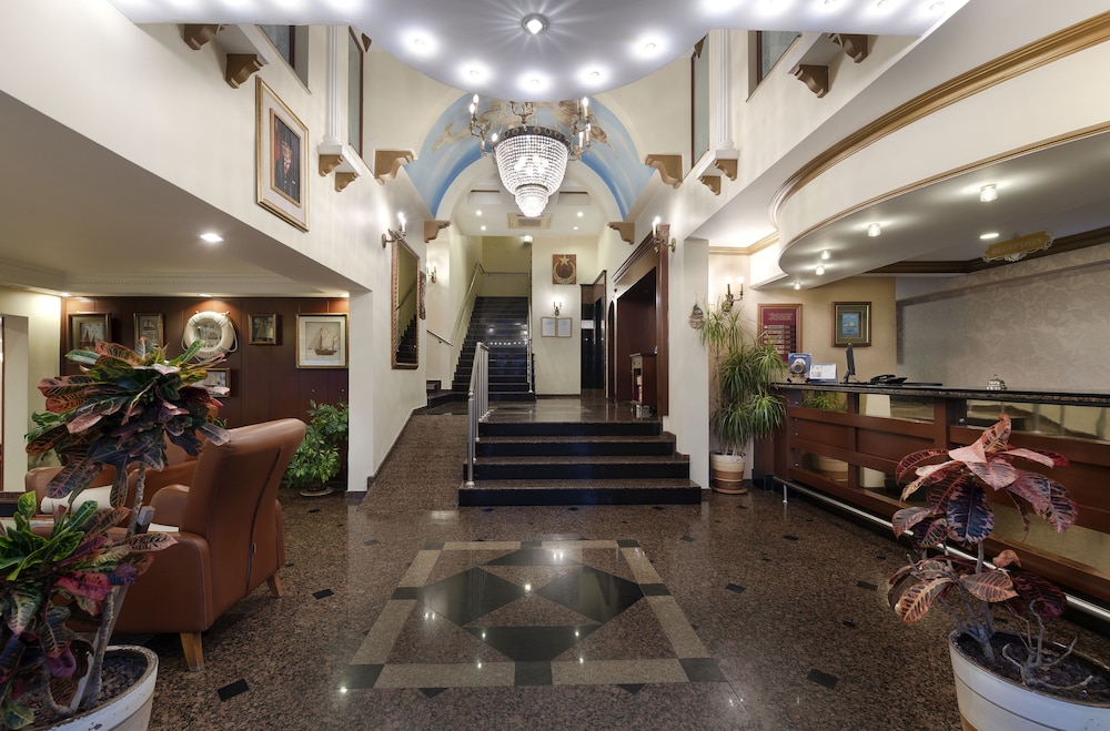 Numa Port Hotel 8/73