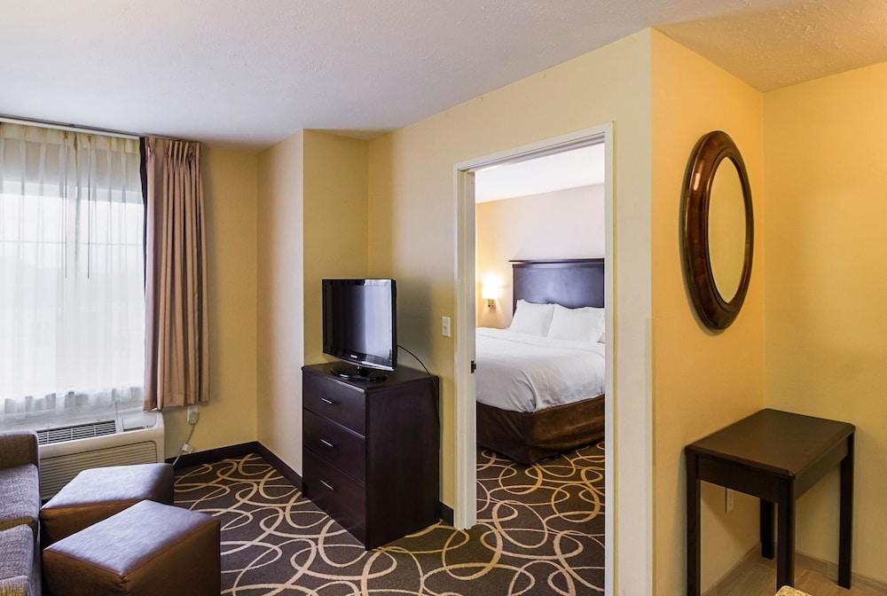 MainStay Suites Fargo - I-94 Medical Center 15/41